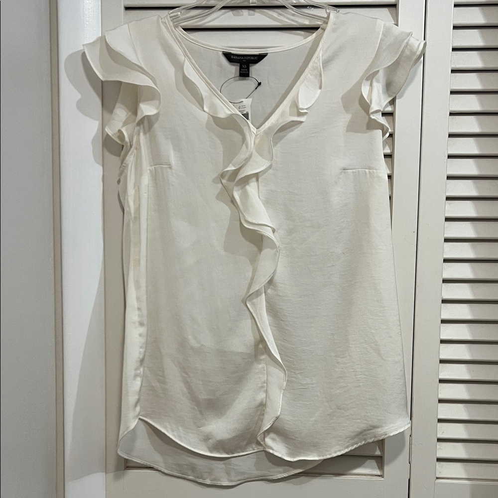 Banana Republic Women’s XS Off White/Cream Ruffled V-Neck Blouse